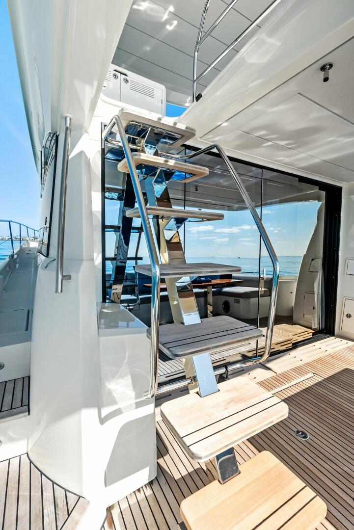 Slide: The Image of 2022 Prestige 590 Flybridge ANNA LOUISE - 4985353