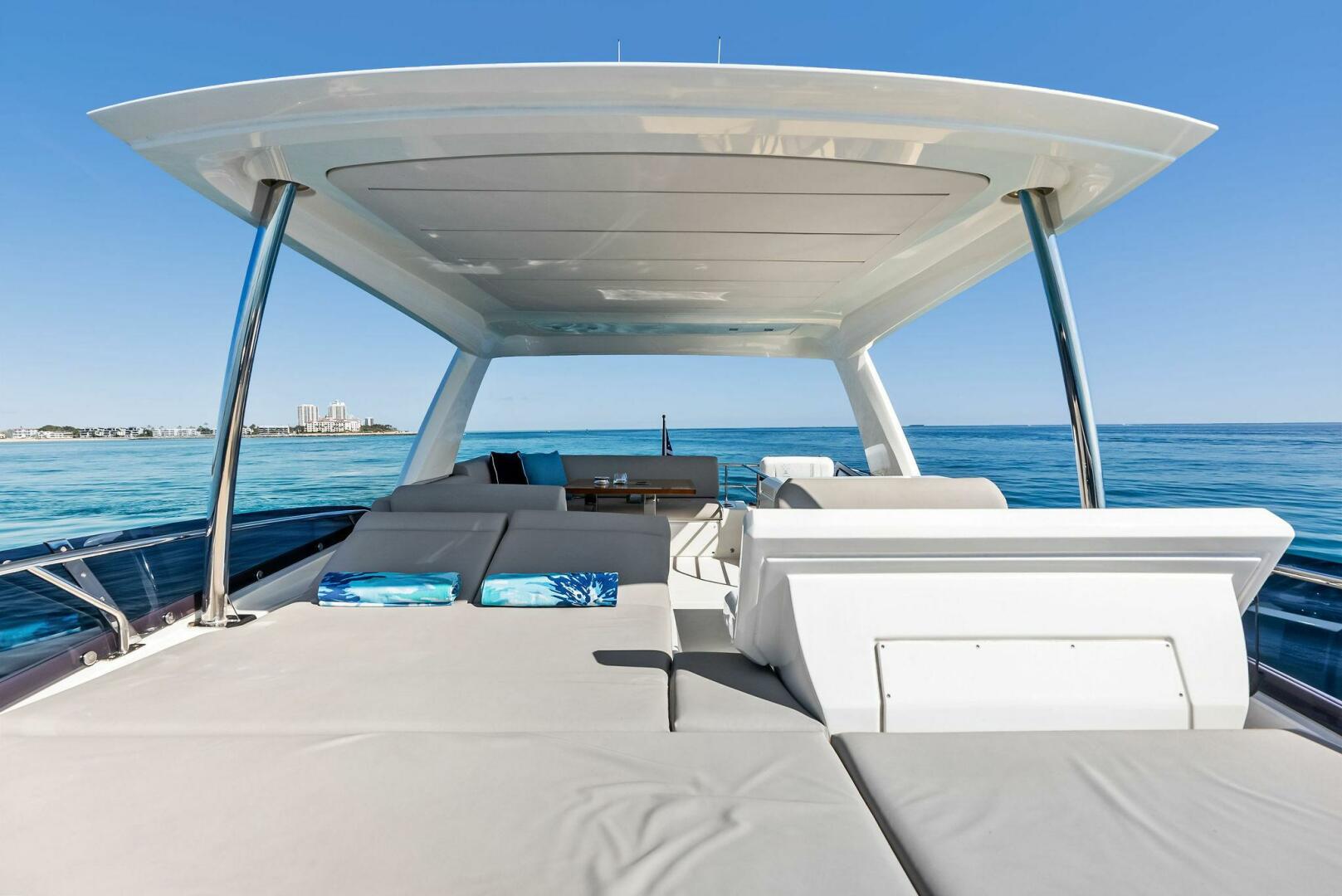 Slide: The Image of 2022 Prestige 590 Flybridge ANNA LOUISE - 4985355