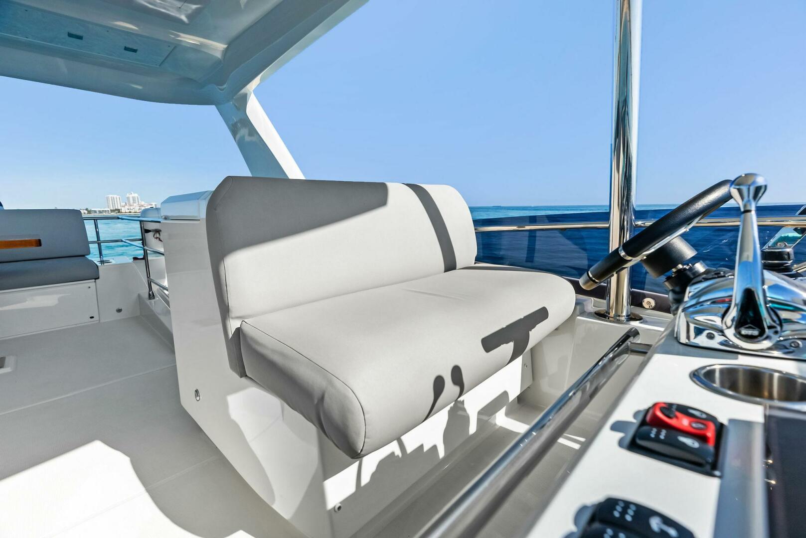 Slide: The Image of 2022 Prestige 590 Flybridge ANNA LOUISE - 4985334