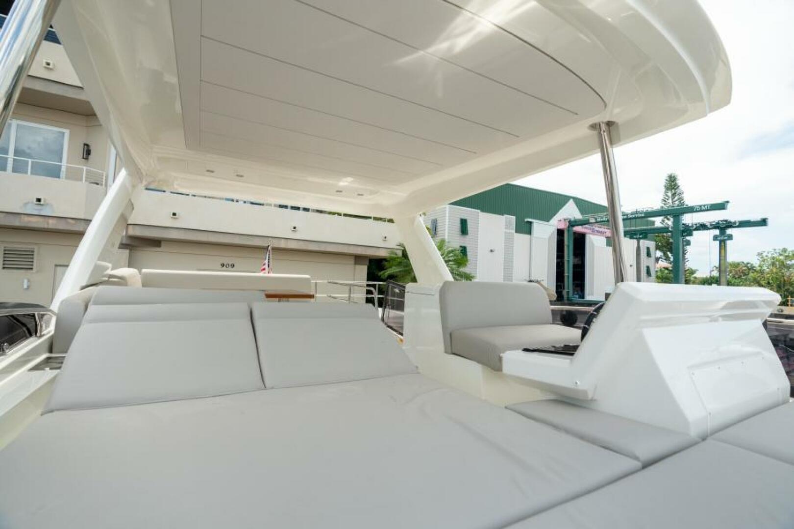 Slide: The Image of 2022 59 Prestige Flybridge - Nice Boat - Flybridge - Sun Lounger - 3976942