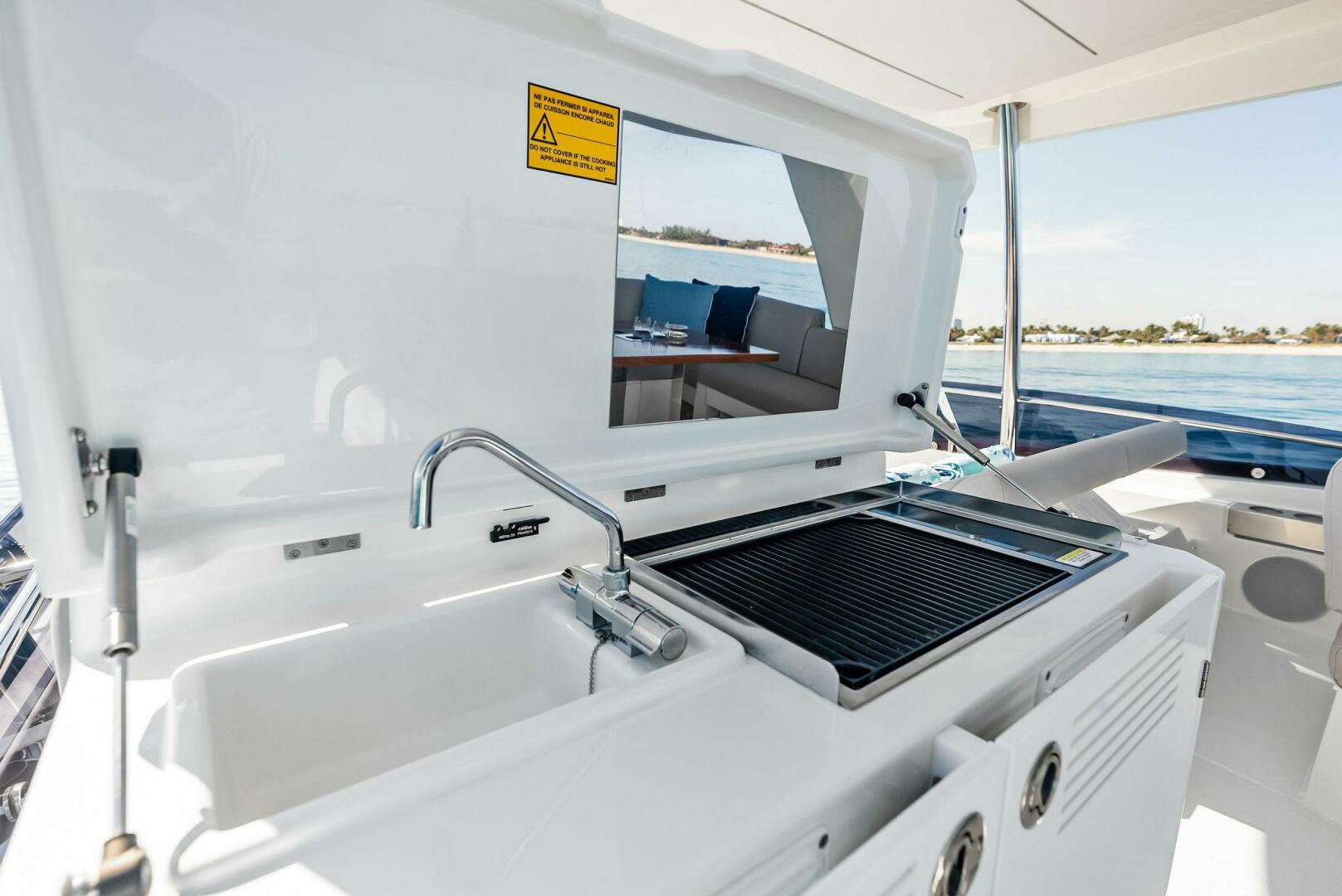 Slide: The Image of 2022 Prestige 590 Flybridge ANNA LOUISE - 4985337