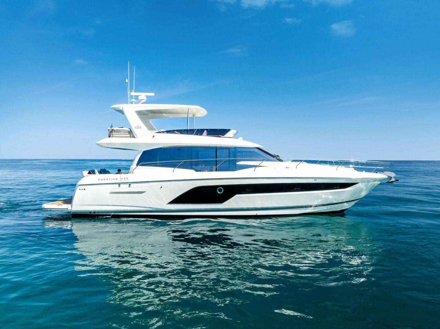 Slide: The Image of 2022 Prestige 590 Flybridge ANNA LOUISE - 4985375