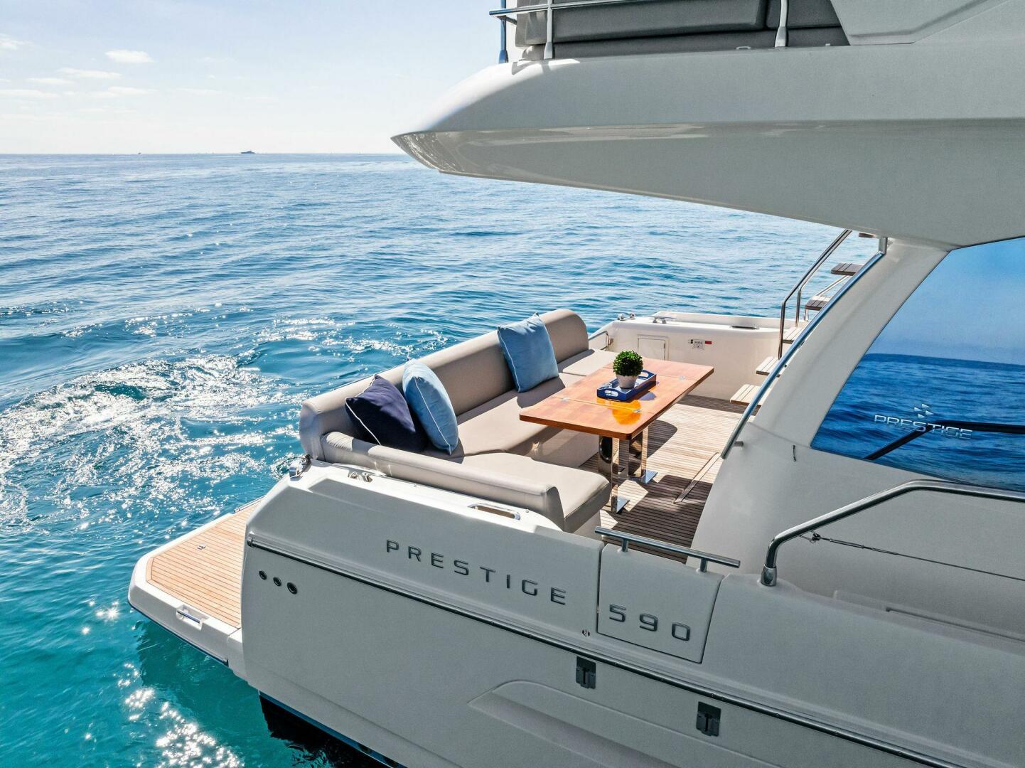 Slide: The Image of 2022 Prestige 590 Flybridge ANNA LOUISE - 4985366