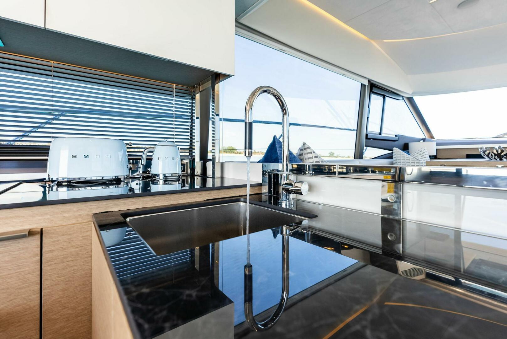 Slide: The Image of 2022 Prestige 590 Flybridge ANNA LOUISE - 4985300
