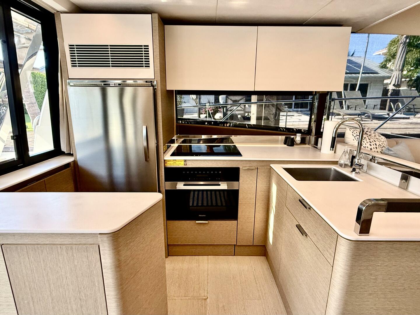Slide: The Image of Prestige 590 Flybridge 2023 - 5267801