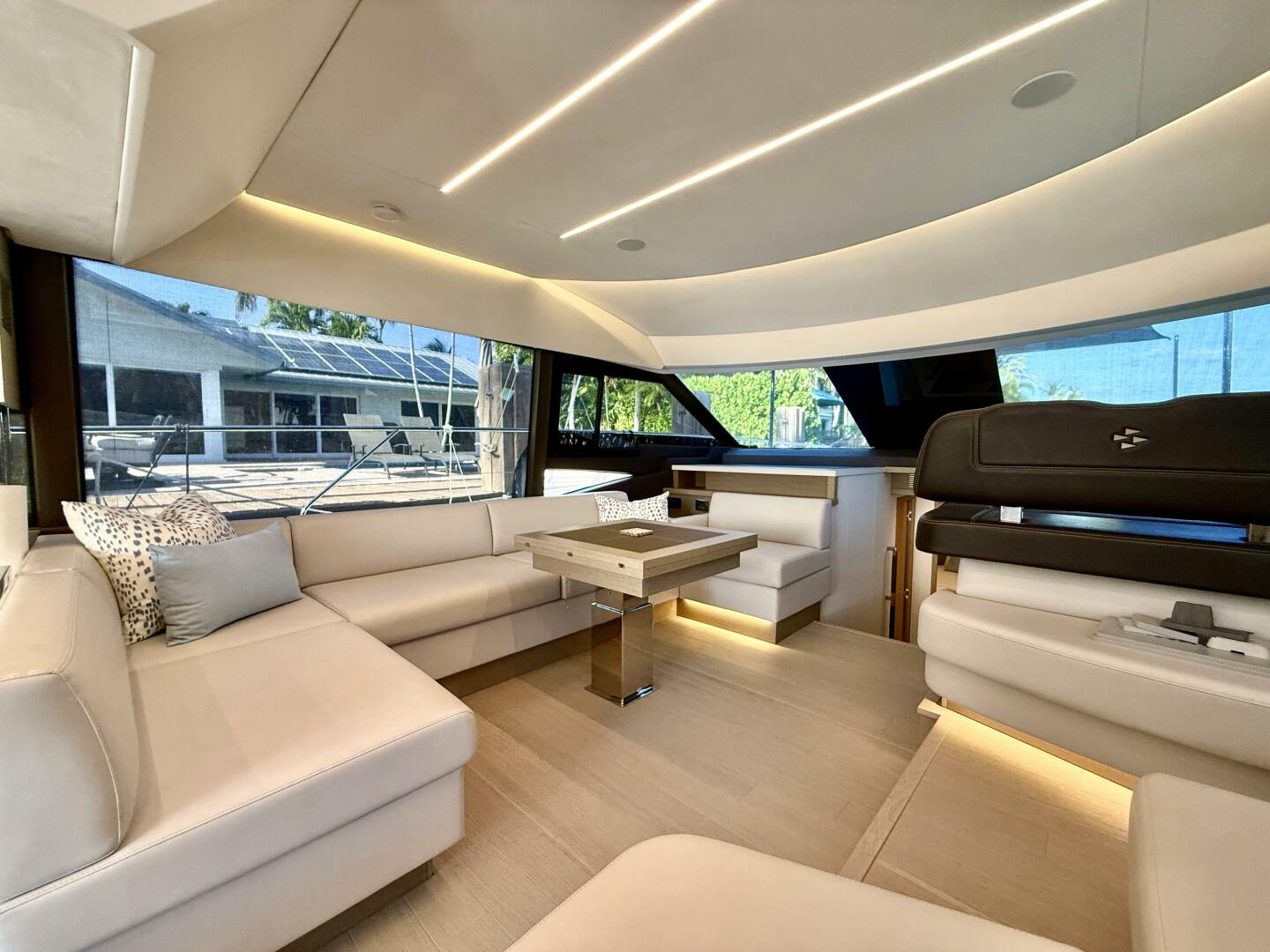 Slide: The Image of Prestige 590 Flybridge 2023 - 5267803