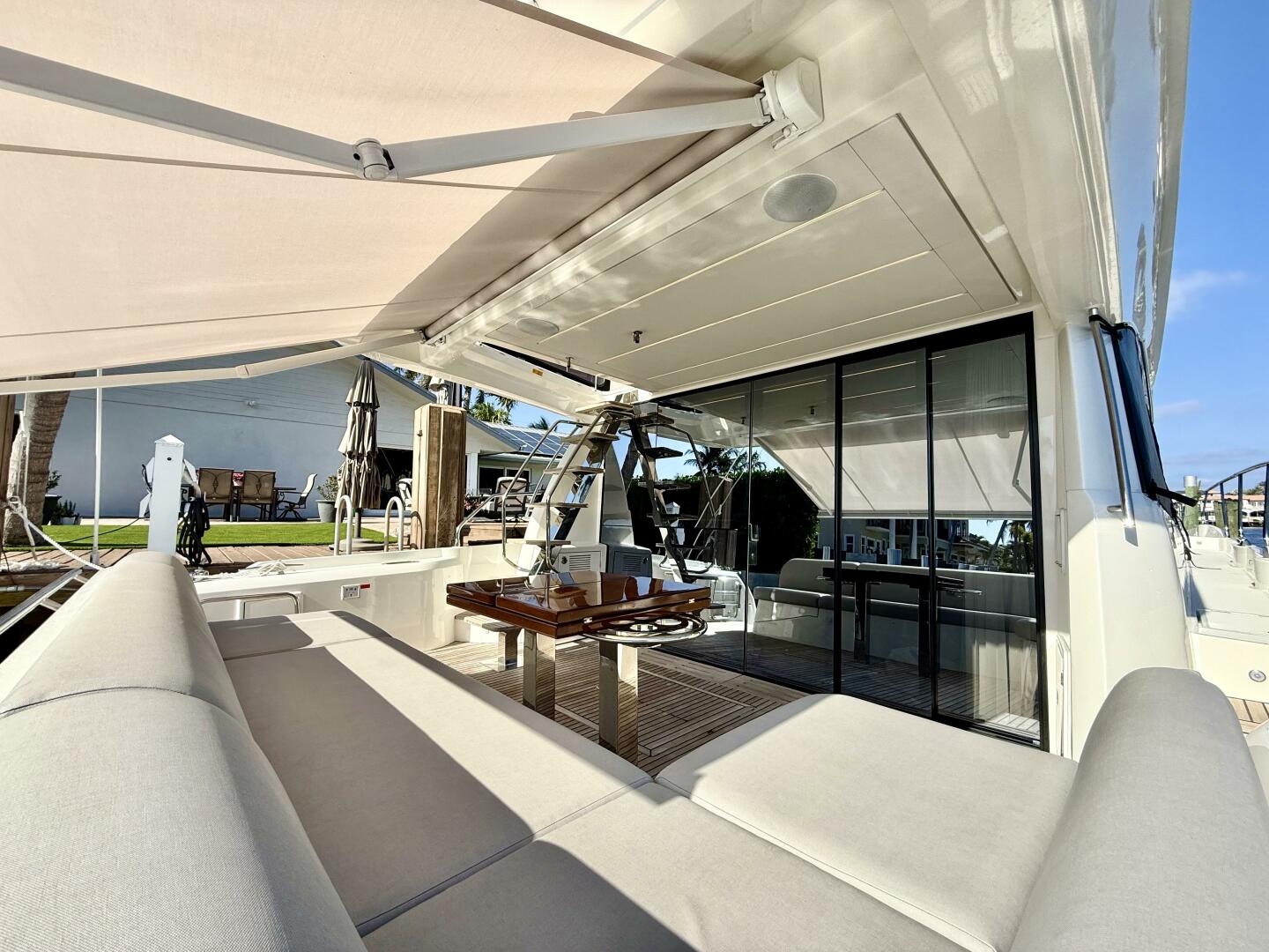 Slide: The Image of Prestige 590 Flybridge 2023 - 5267784
