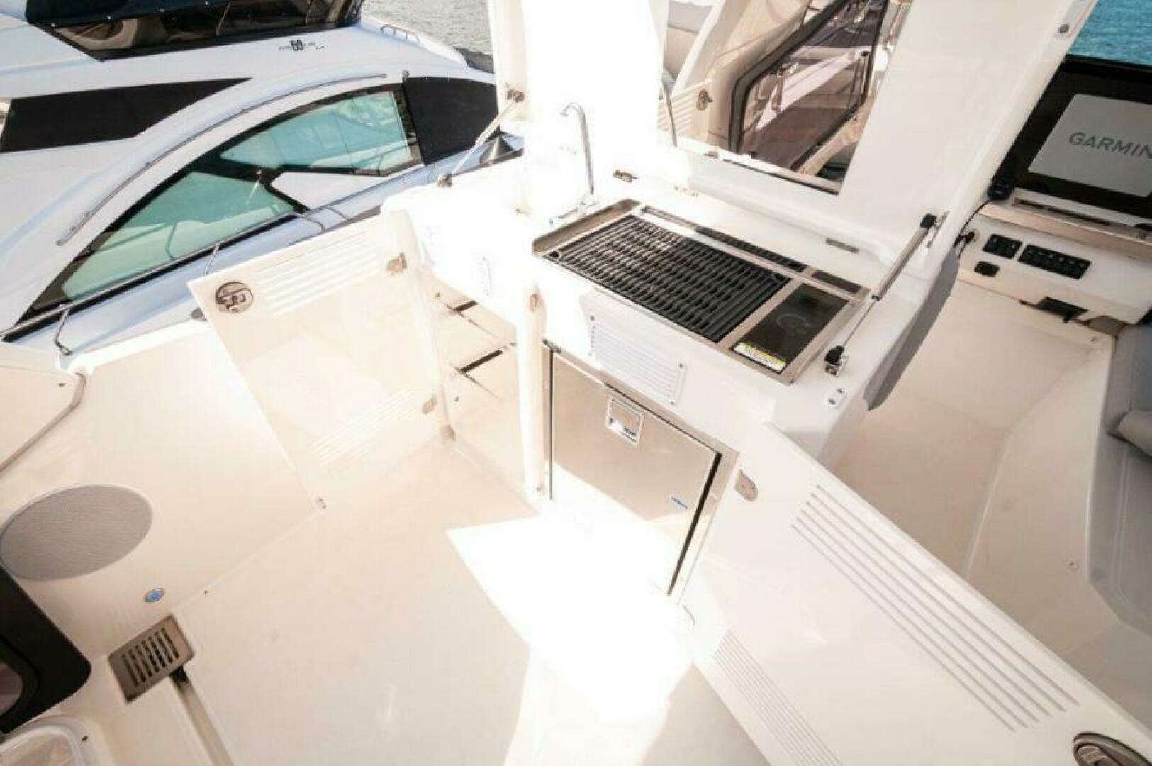 Slide: The Image of 2023 Prestige 590 Flybridge- GYS TRADE- Flybridge 4 - 37