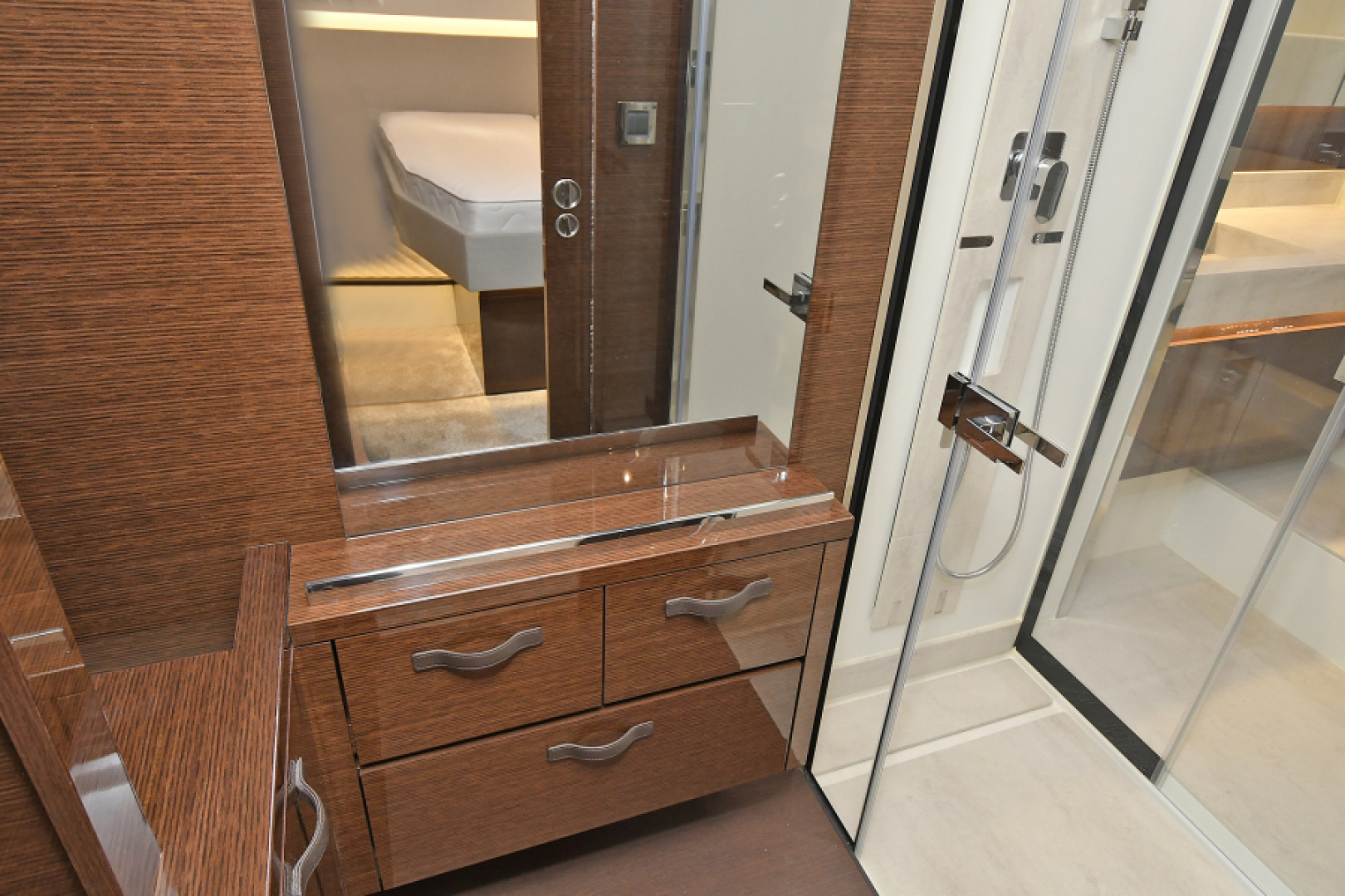 Slide: The Image of Master Walk-in Closet - 3654979
