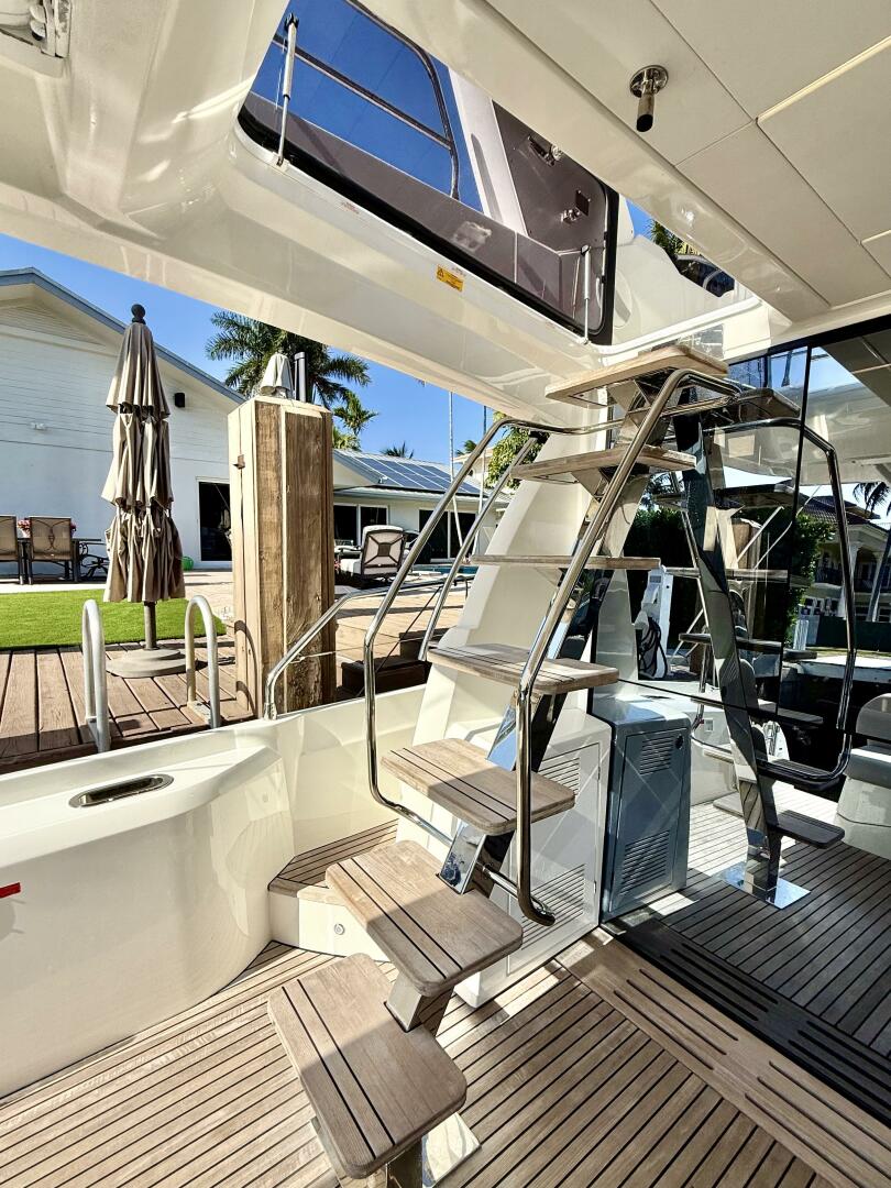 Slide: The Image of Prestige 590 Flybridge 2023 - 5267788