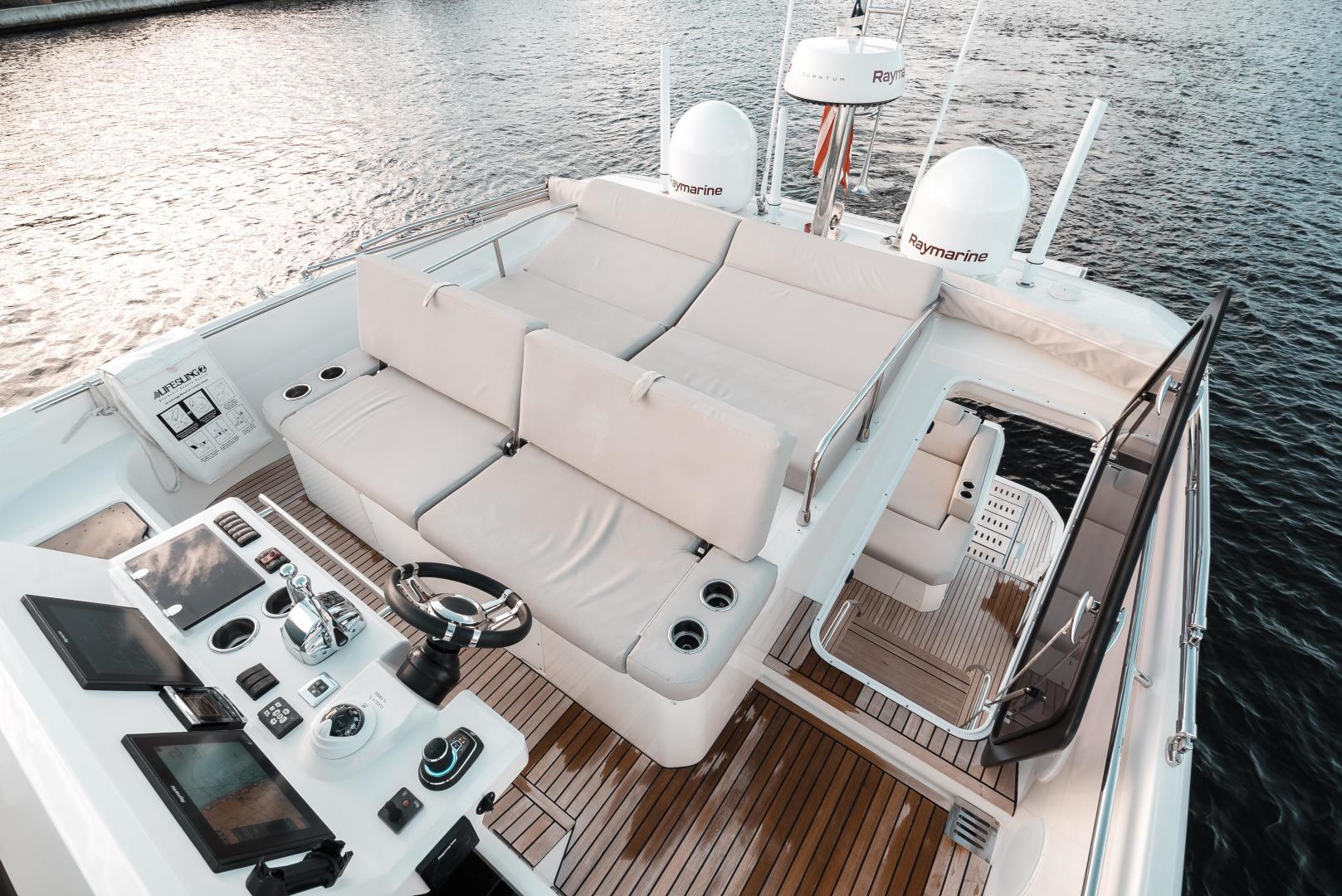 Slide: The Image of Prestige 590 S 2019 - 3492886