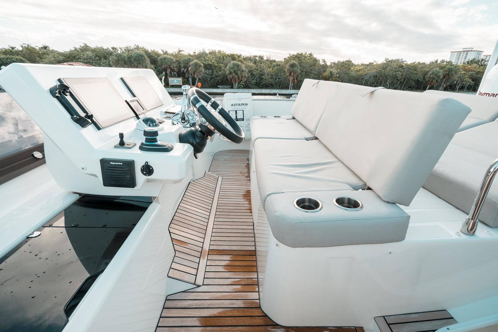 Slide: The Image of Prestige 590 S 2019 - 3492889