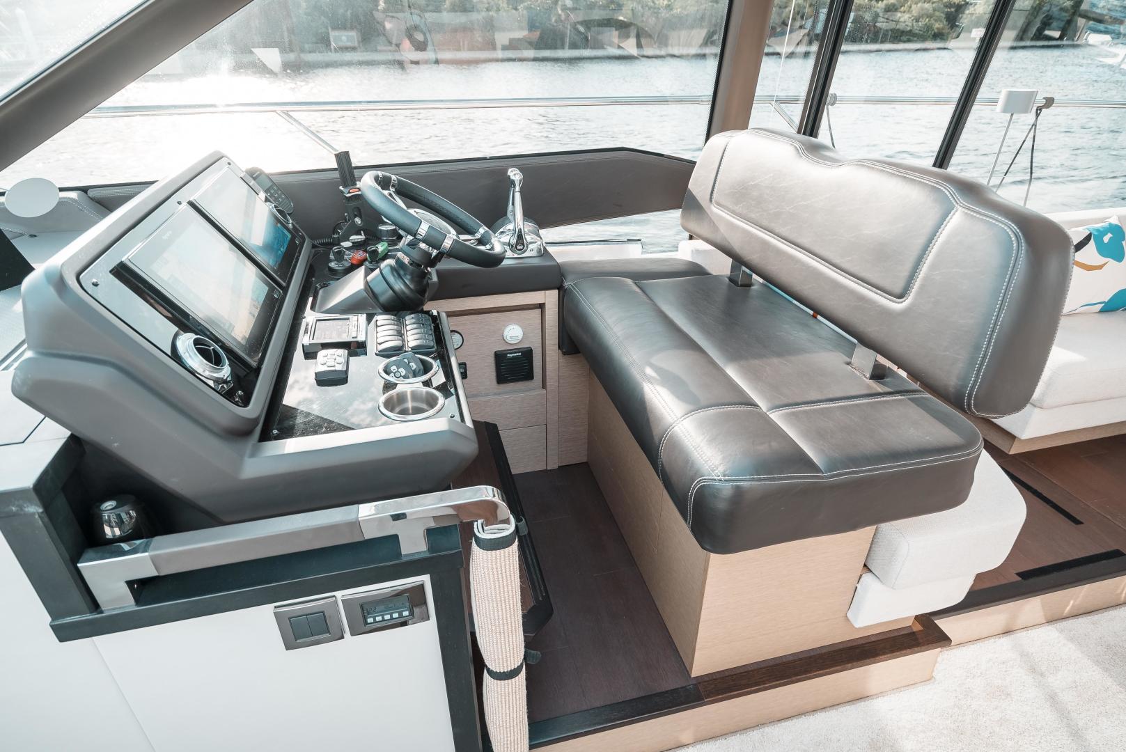 Slide: The Image of Prestige 590 S 2019 - 3492917