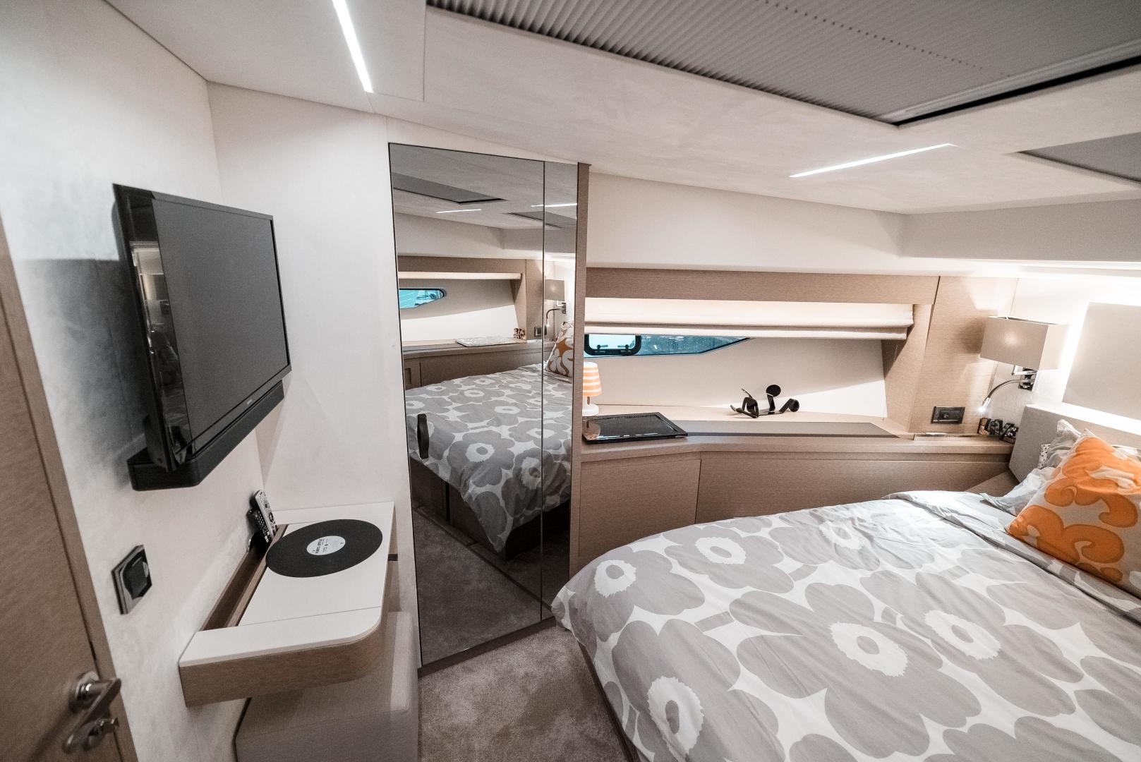 Slide: The Image of Prestige 590 S 2019 - 3492925