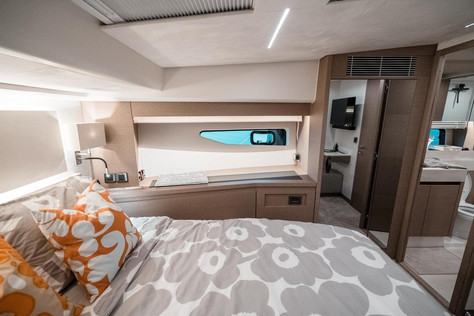 Slide: The Image of Prestige 590 S 2019 - 3492926
