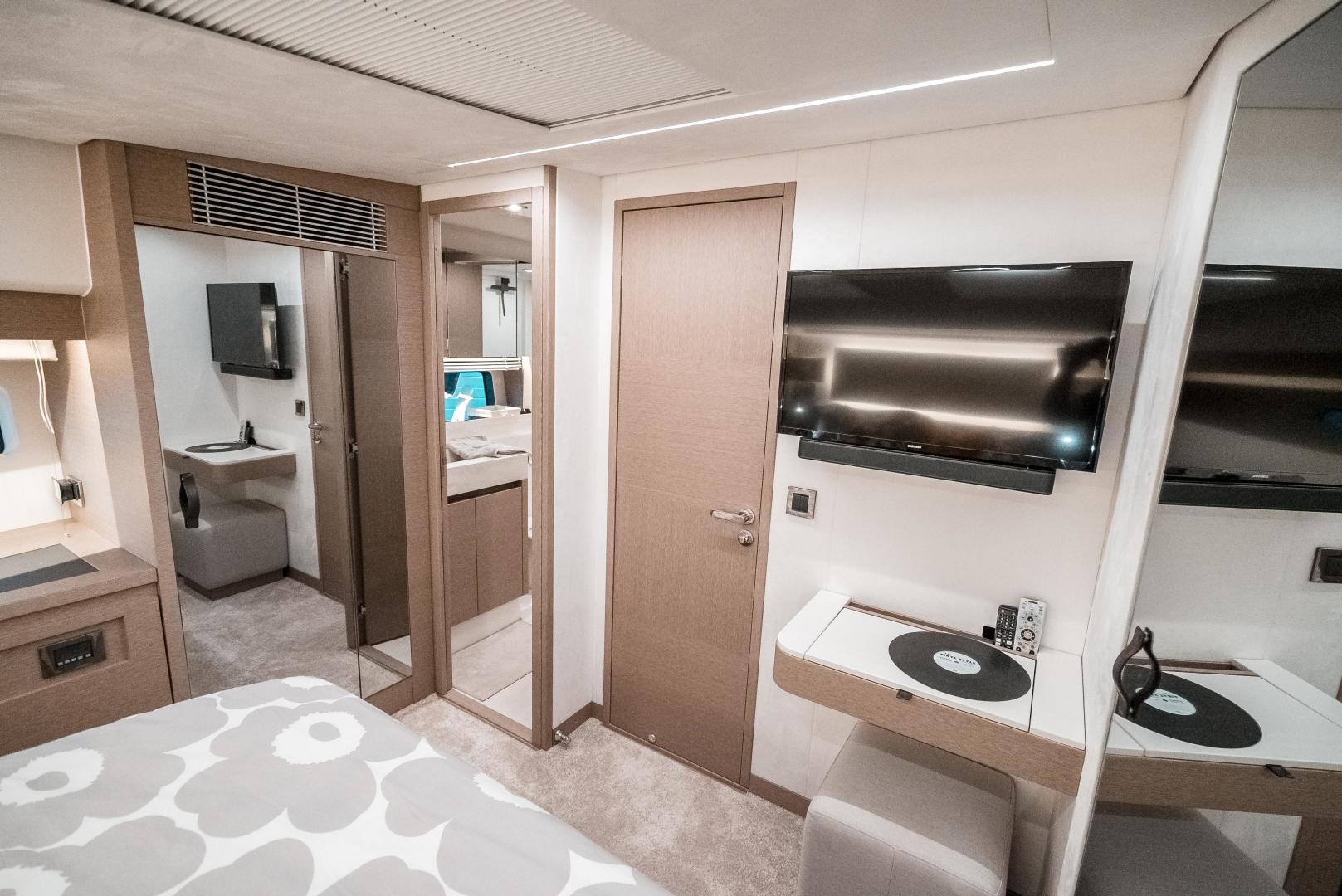 Slide: The Image of Prestige 590 S 2019 - 3492927