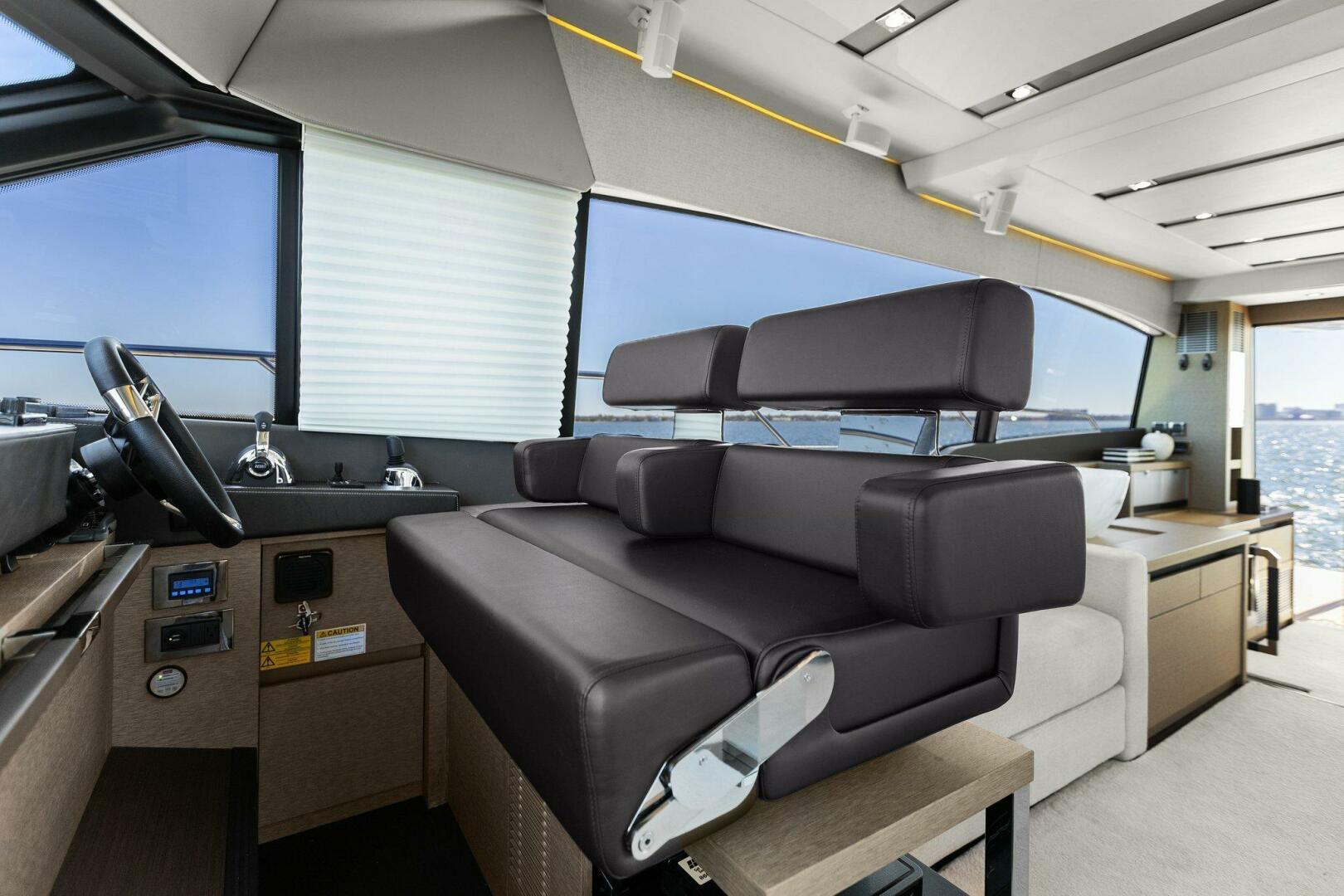 Slide: The Image of 2019 63 Prestige Flybridge - Radiant - 4769377
