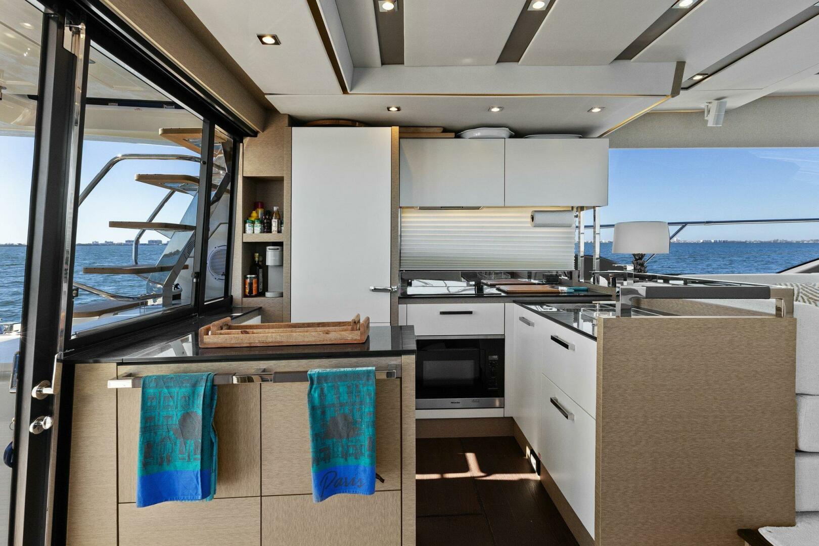 Slide: The Image of 2019 63 Prestige Flybridge - Radiant - 4769463