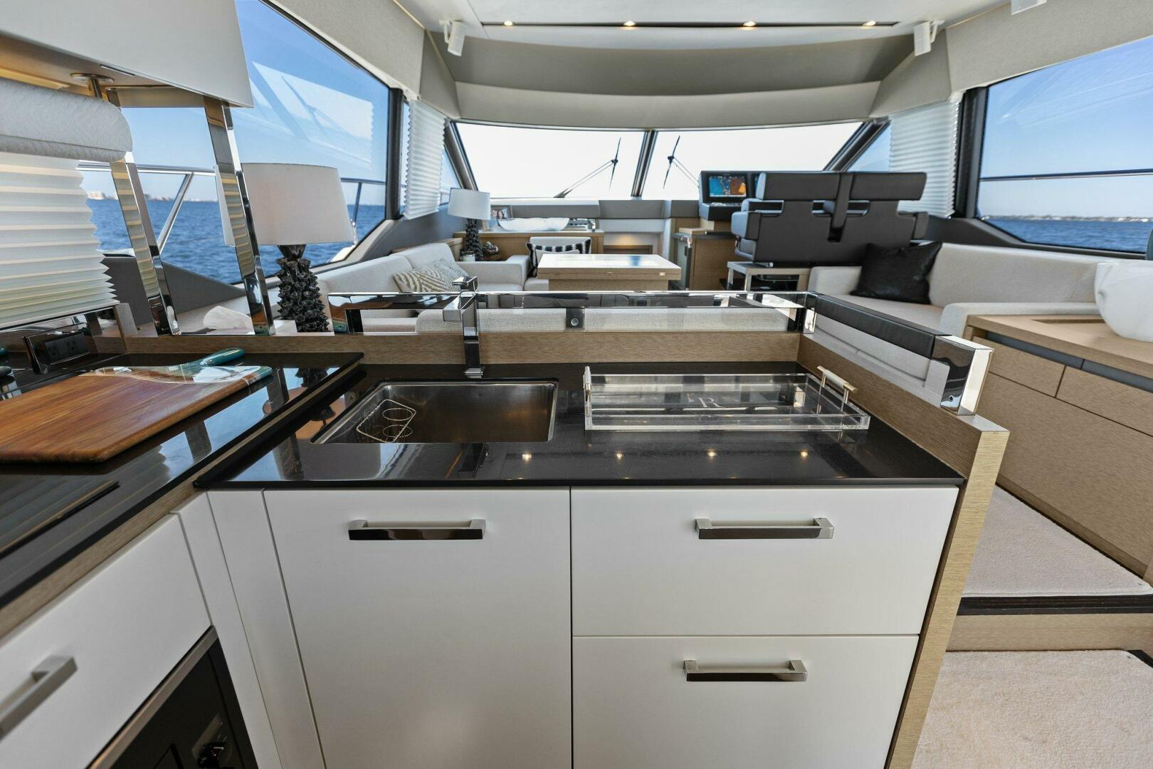 Slide: The Image of 2019 63 Prestige Flybridge - Radiant - 4769461