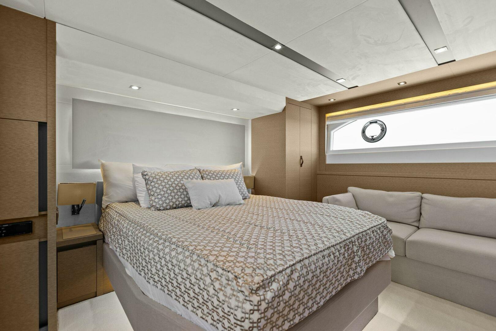 Slide: The Image of 2019 63 Prestige Flybridge - Radiant - 4769382