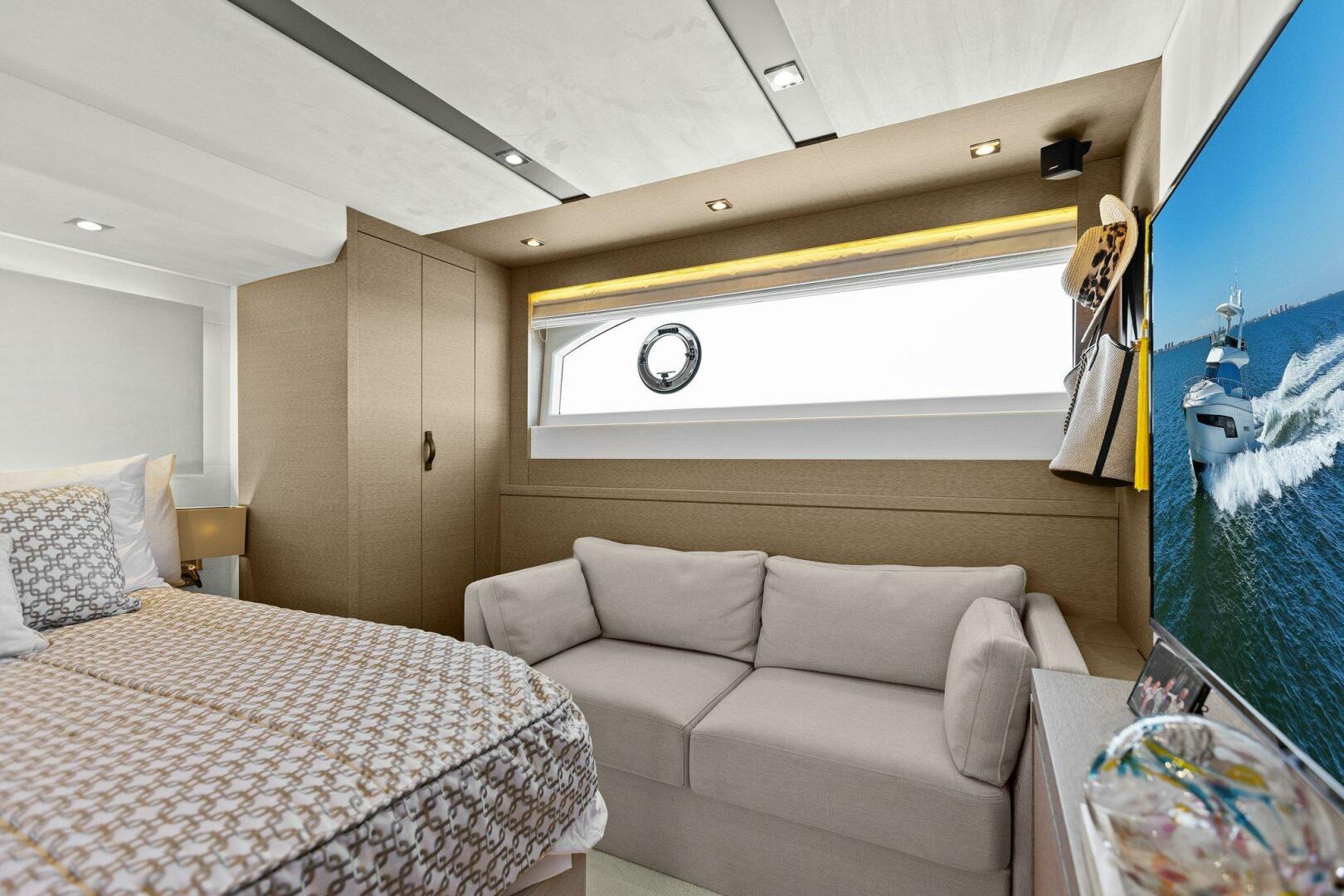 Slide: The Image of 2019 63 Prestige Flybridge - Radiant - 4769383