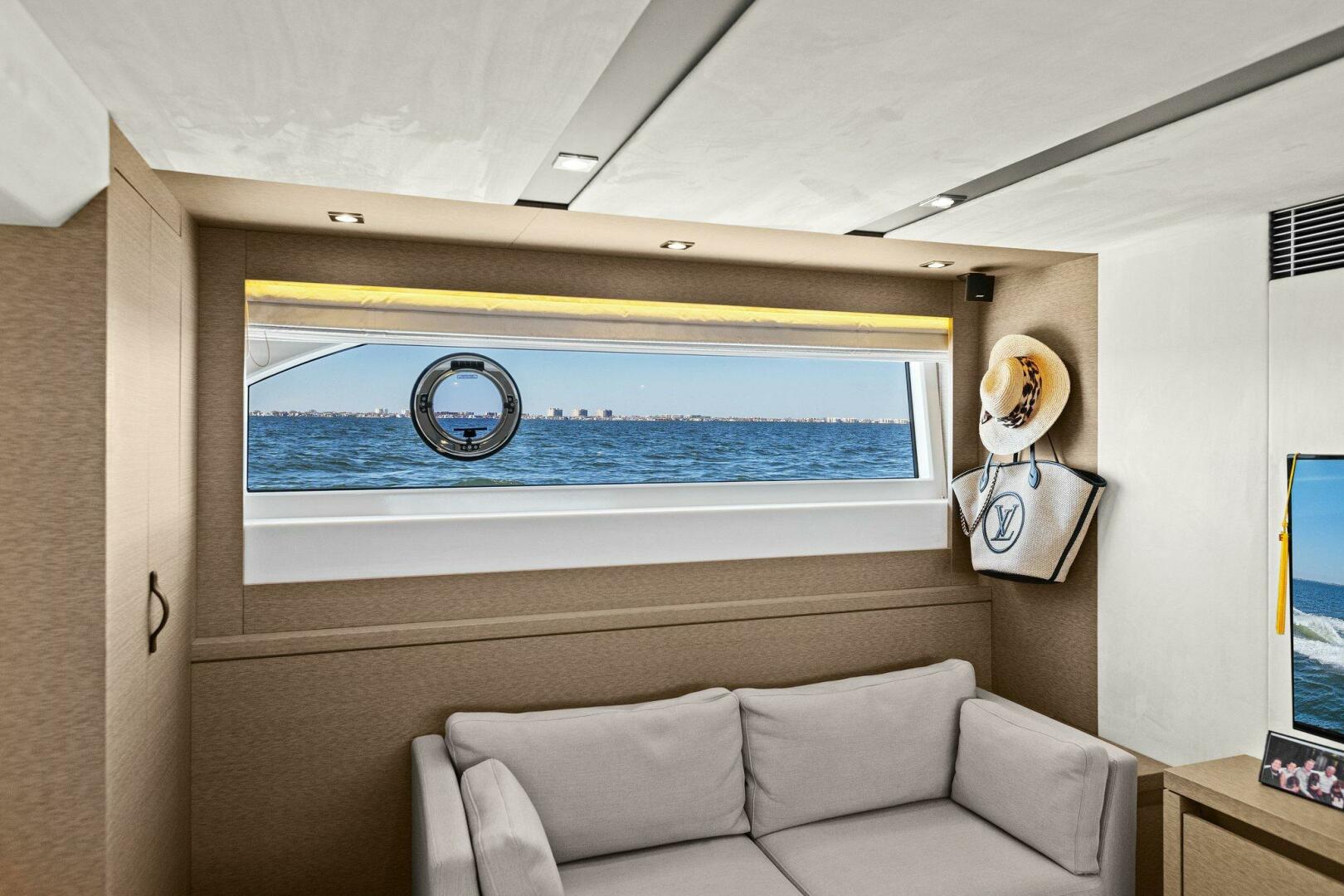 Slide: The Image of 2019 63 Prestige Flybridge - Radiant - 4769384