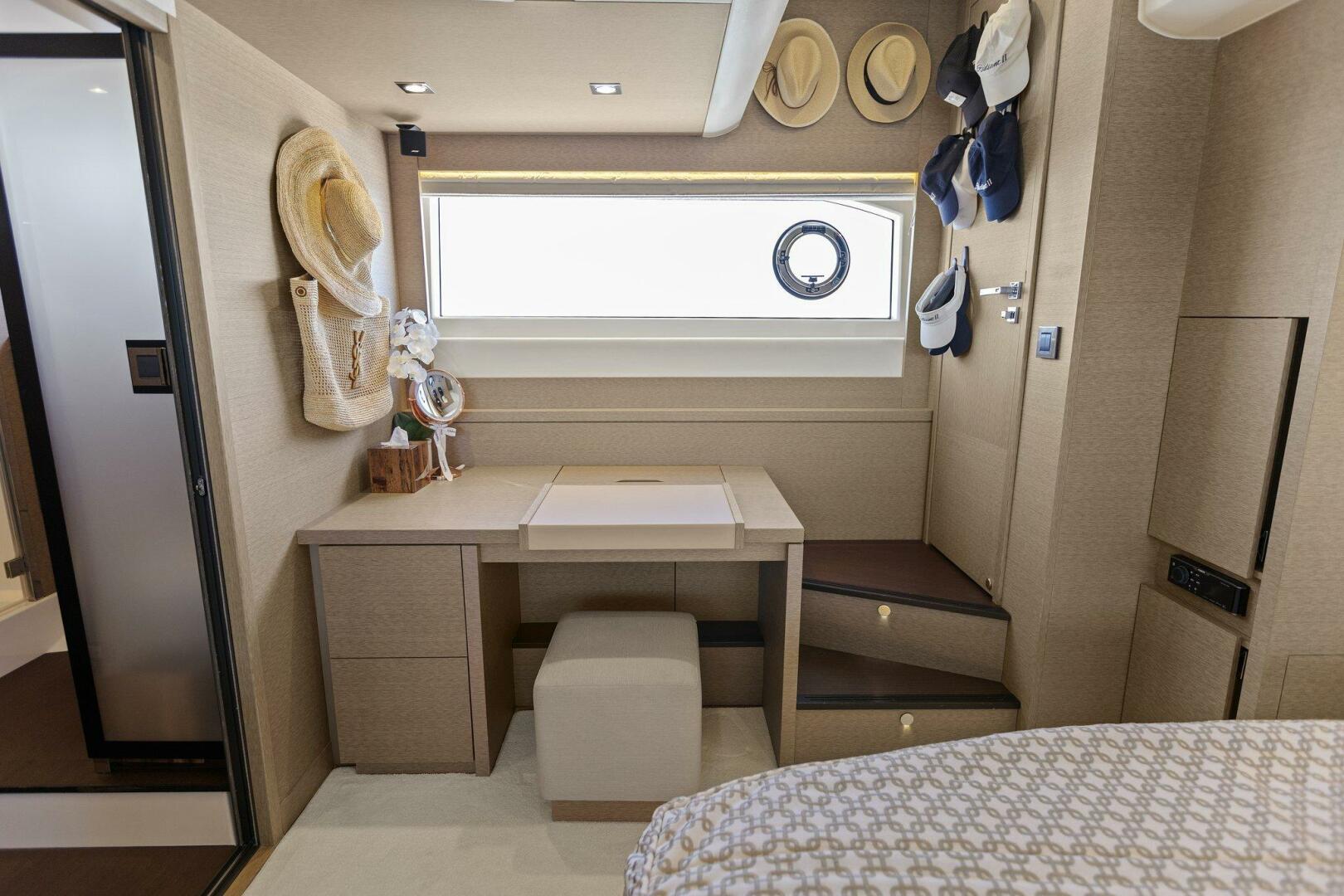 Slide: The Image of 2019 63 Prestige Flybridge - Radiant - 4769387