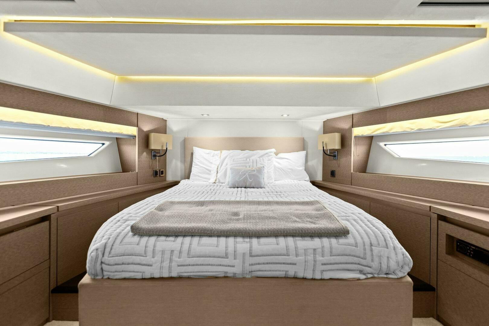 Slide: The Image of 2019 63 Prestige Flybridge - Radiant - 4769404