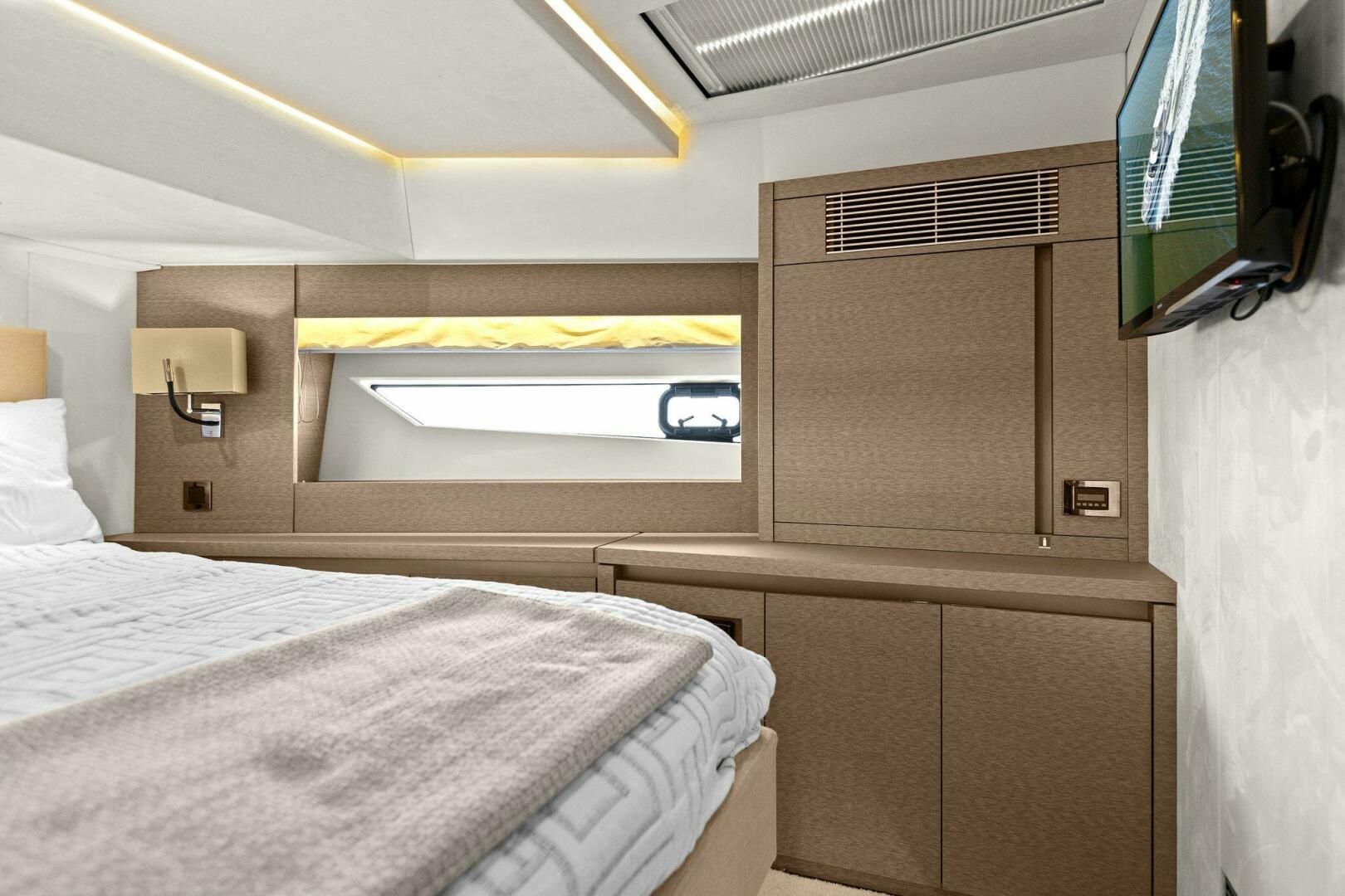 Slide: The Image of 2019 63 Prestige Flybridge - Radiant - 4769403