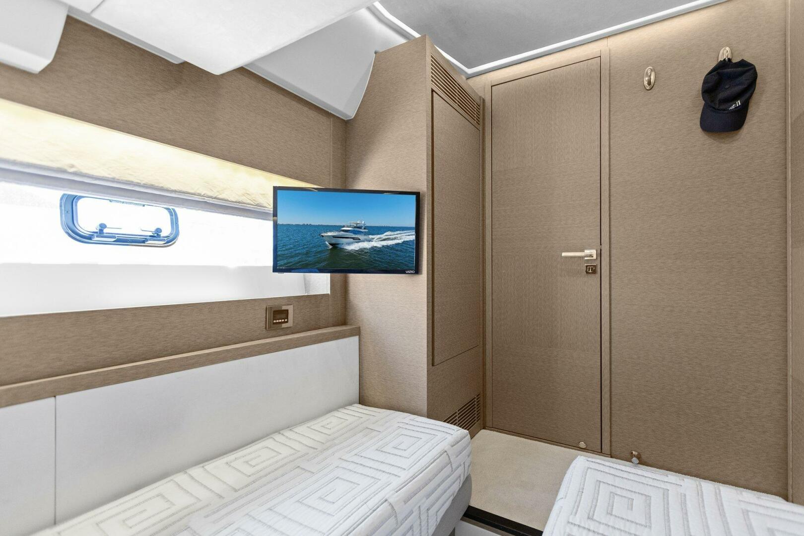 Slide: The Image of 2019 63 Prestige Flybridge - Radiant - 4769425