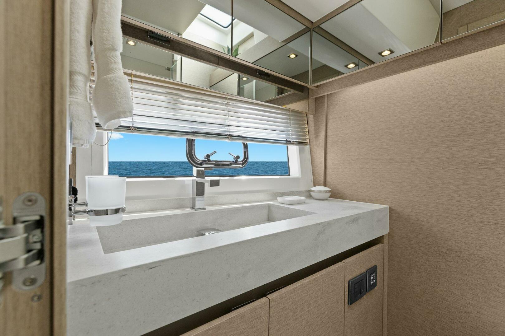 Slide: The Image of 2019 63 Prestige Flybridge - Radiant - 4769429