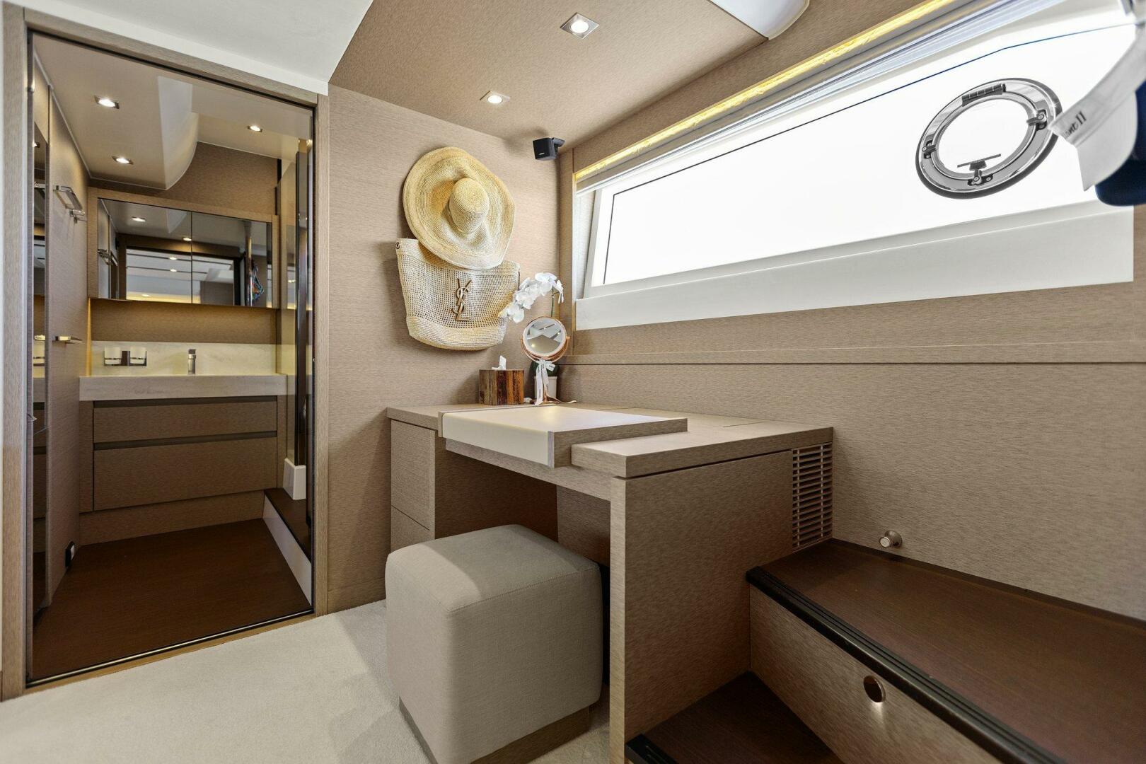 Slide: The Image of 2019 63 Prestige Flybridge - Radiant - 4769388