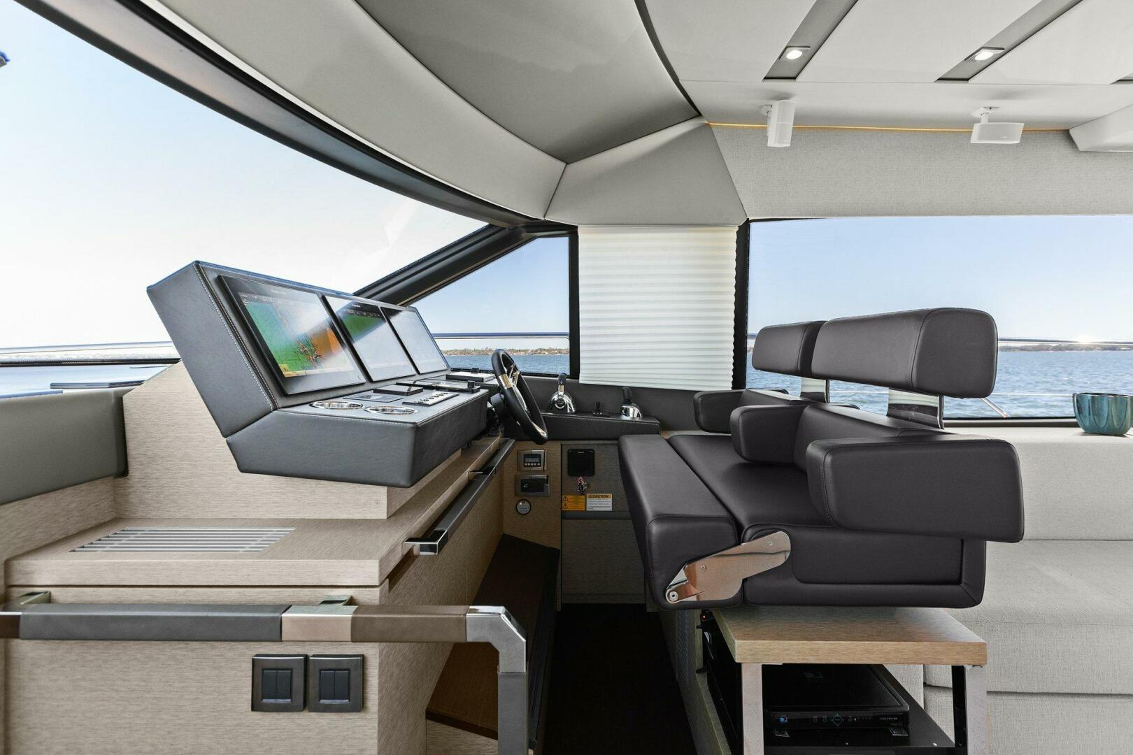 Slide: The Image of 2019 63 Prestige Flybridge - Radiant - 4769395