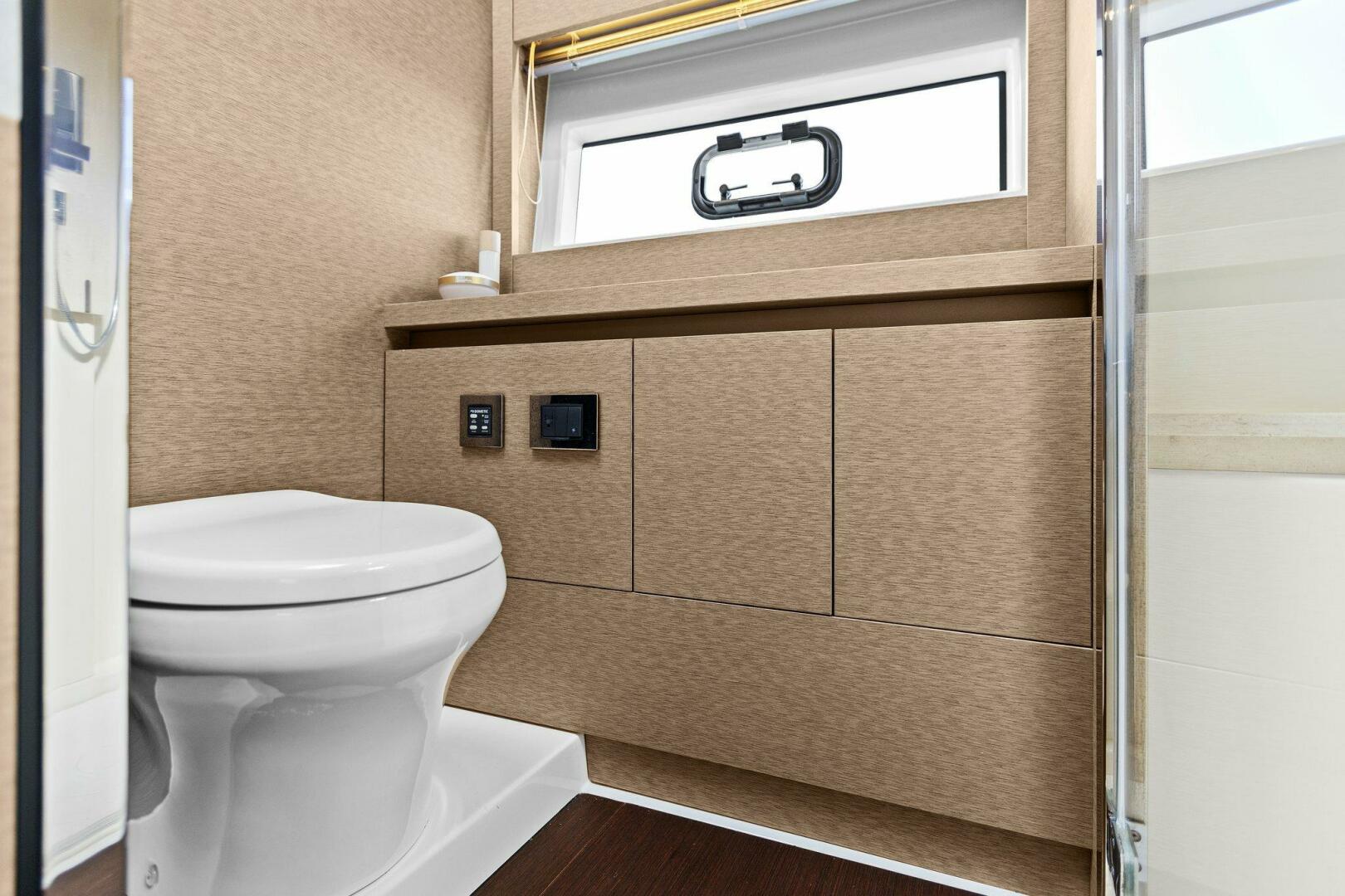 Slide: The Image of 2019 63 Prestige Flybridge - Radiant - 4769408