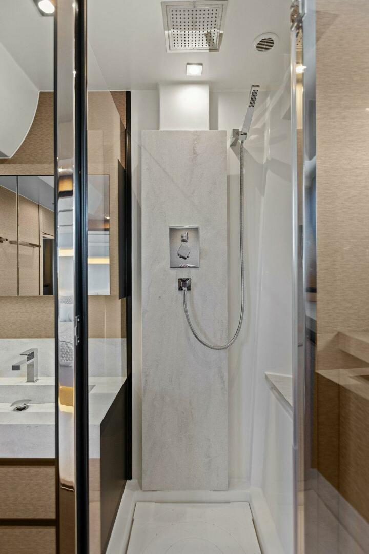 Slide: The Image of 2019 63 Prestige Flybridge - Radiant - 4769419