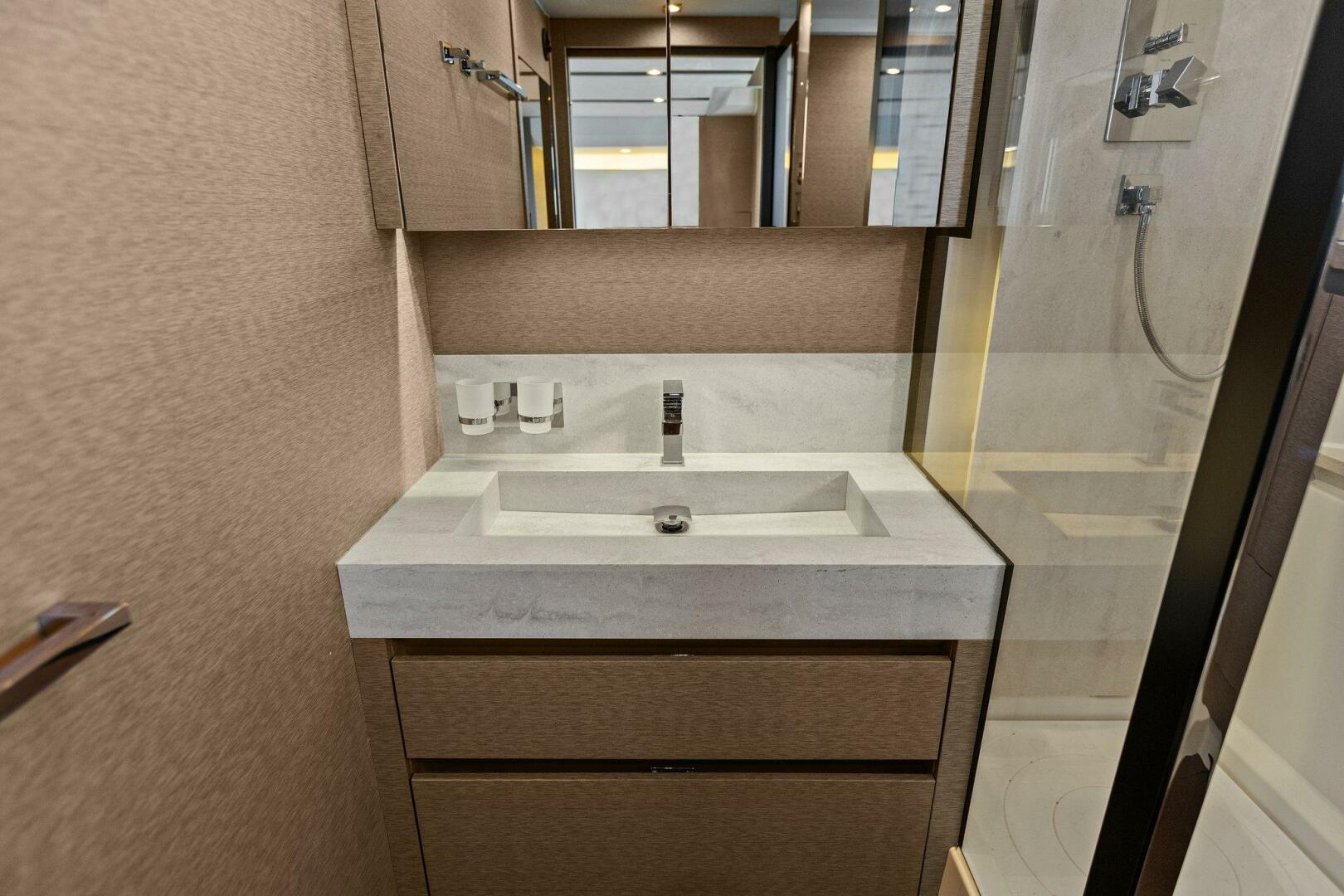 Slide: The Image of 2019 63 Prestige Flybridge - Radiant - 4769420