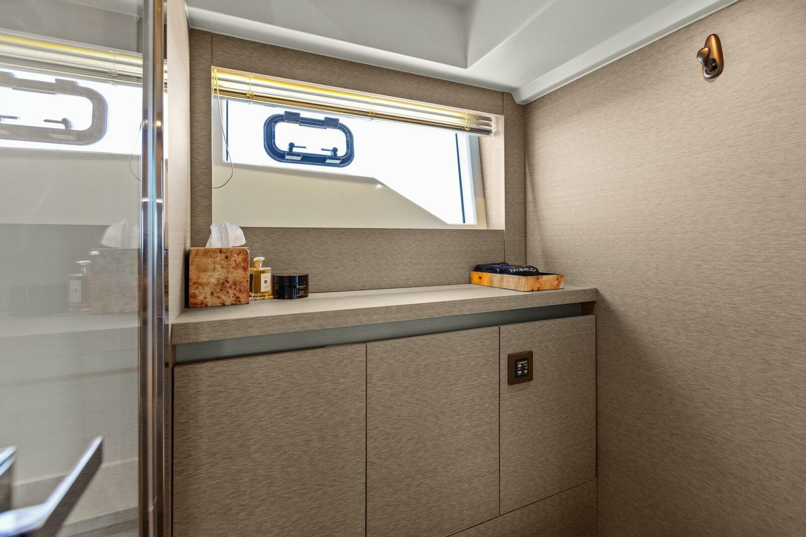 Slide: The Image of 2019 63 Prestige Flybridge - Radiant - 4769422