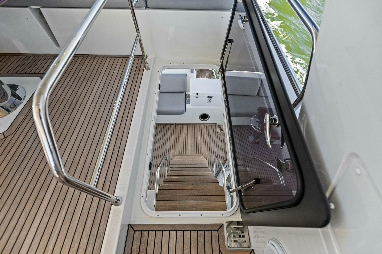 Slide: The Image of 2019 63 Prestige Flybridge - Radiant - 4769440