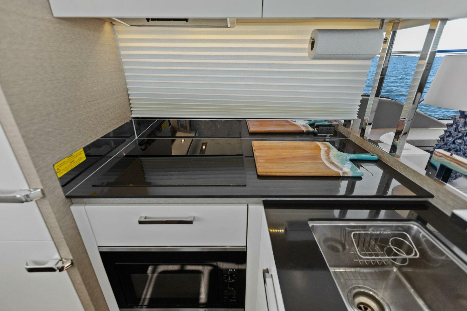 Slide: The Image of 2019 63 Prestige Flybridge - Radiant - 4769460