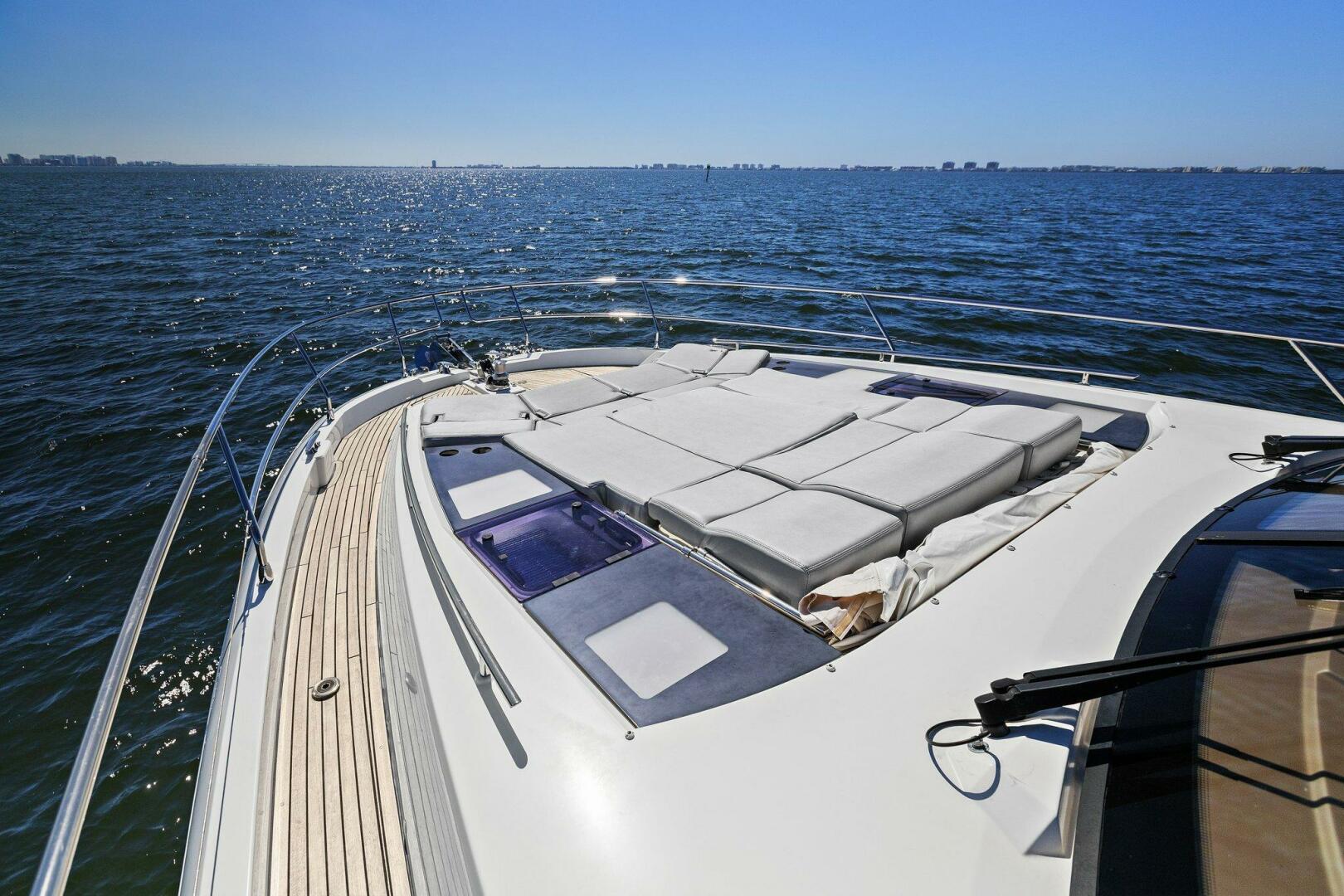 Slide: The Image of 2019 63 Prestige Flybridge - Radiant - 4769452