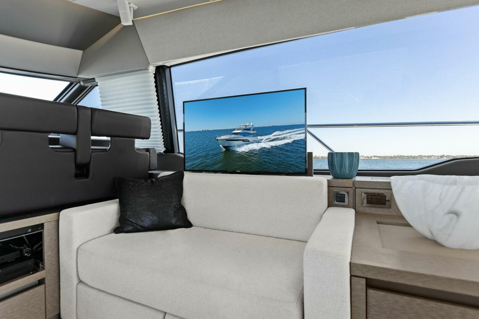 Slide: The Image of 2019 63 Prestige Flybridge - Radiant - 4769376