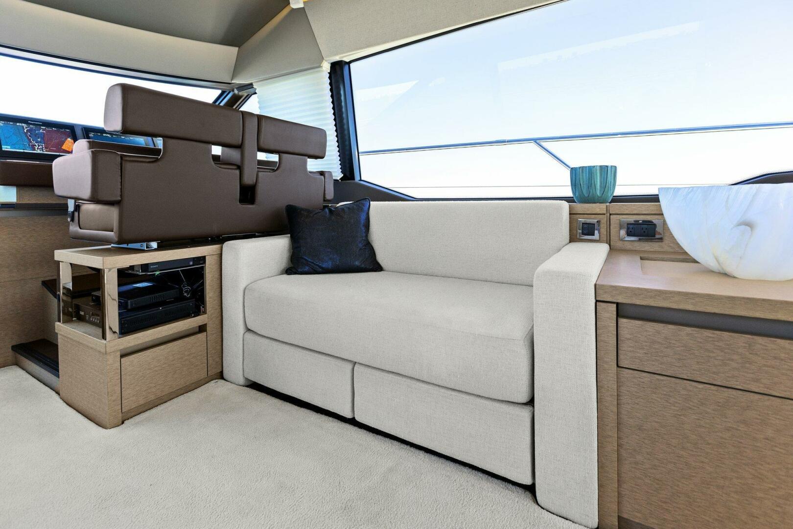 Slide: The Image of 2019 63 Prestige Flybridge - Radiant - 4769379