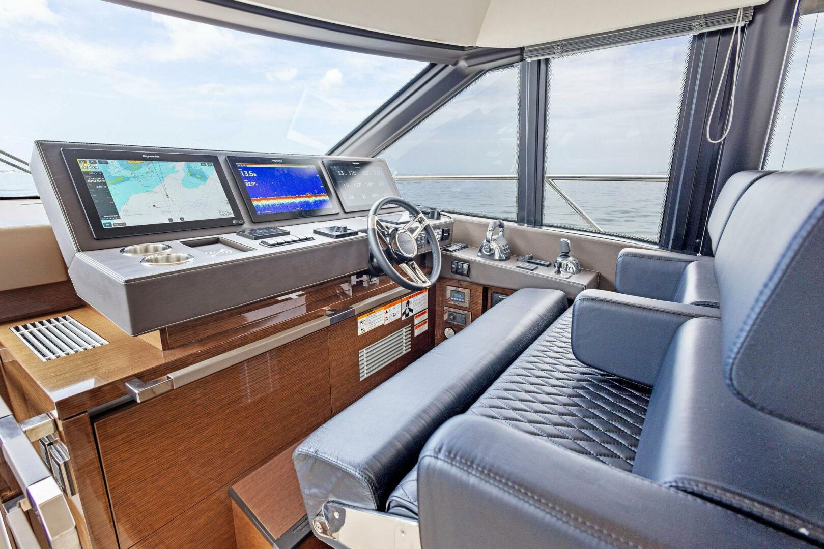 Slide: The Image of 2020 63 Prestige Flybridge - One and Only - Helm - 4567841