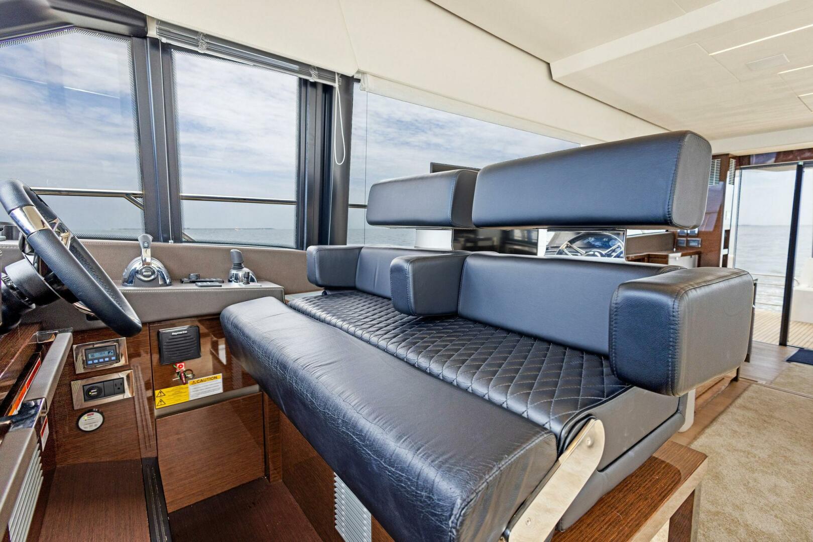 Slide: The Image of 2020 63 Prestige Flybridge - One and Only - Helm - 4567842