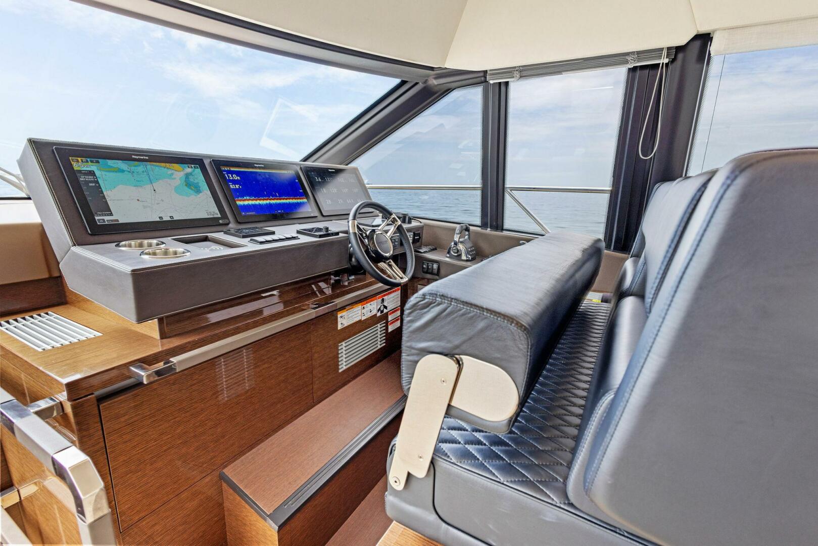 Slide: The Image of 2020 63 Prestige Flybridge - One and Only - Helm - 4567844