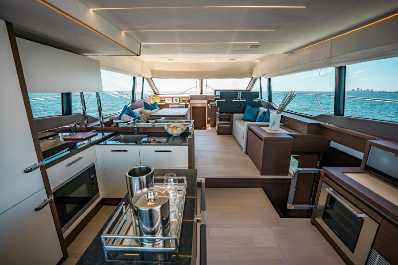 Slide: The Image of 2021 63 Prestige Yacht Flybridge - Salon - 4334621