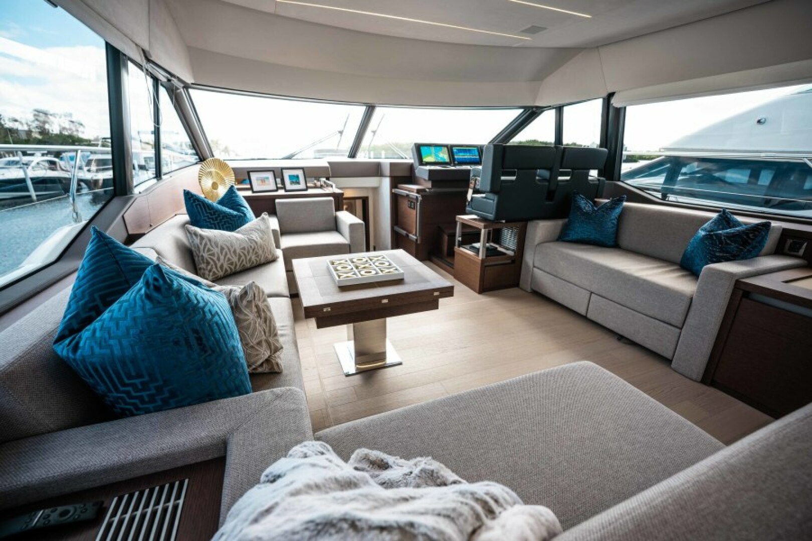 Slide: The Image of 2021 63 Prestige Yacht Flybridge - Salon - 4334650