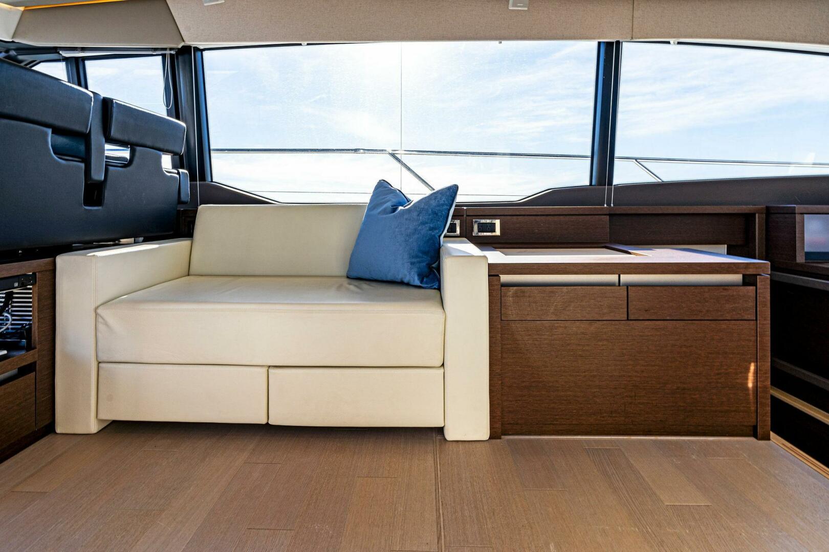 Slide: The Image of 2019 63 Prestige Flybridge - RT Time - Salon - 4199704