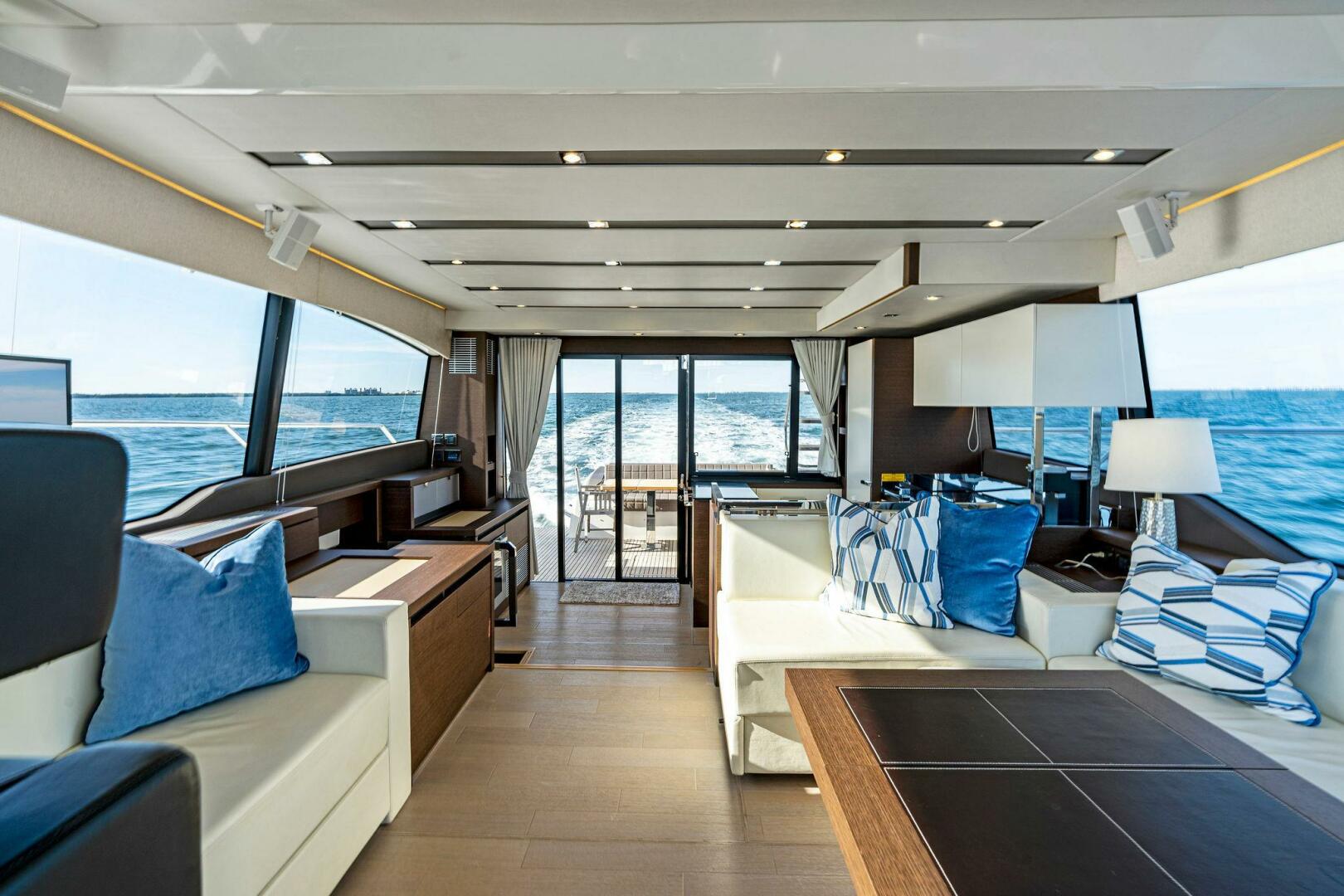 Slide: The Image of 2019 63 Prestige Flybridge - RT Time - Salon - 4199707