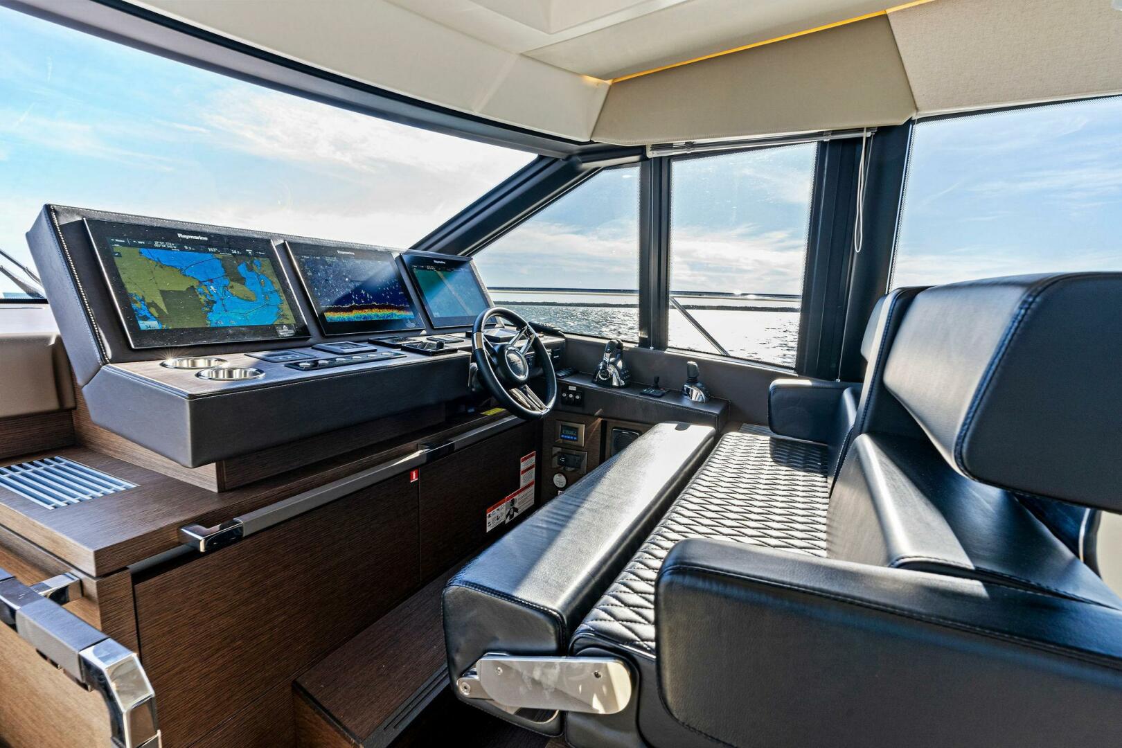 Slide: The Image of 2019 63 Prestige Flybridge - RT Time - Helm - 4199761